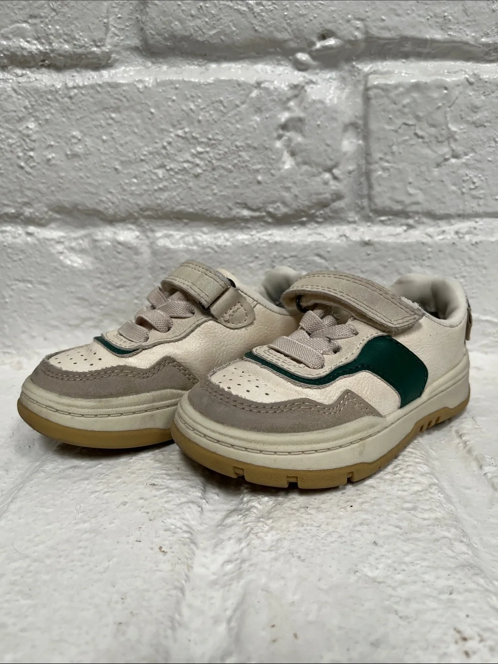 OshKosh b’Gosh Toddler Easy-On White & Green Casual Sneakers